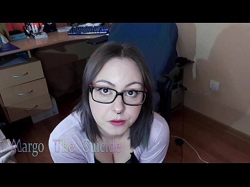❤️ Kynþokkafull stelpa með gleraugu sýgur dildó djúpt á myndavélinni ️❌ Rússneskt klám hjá okkur is.hentaisaturn.ru ☑
